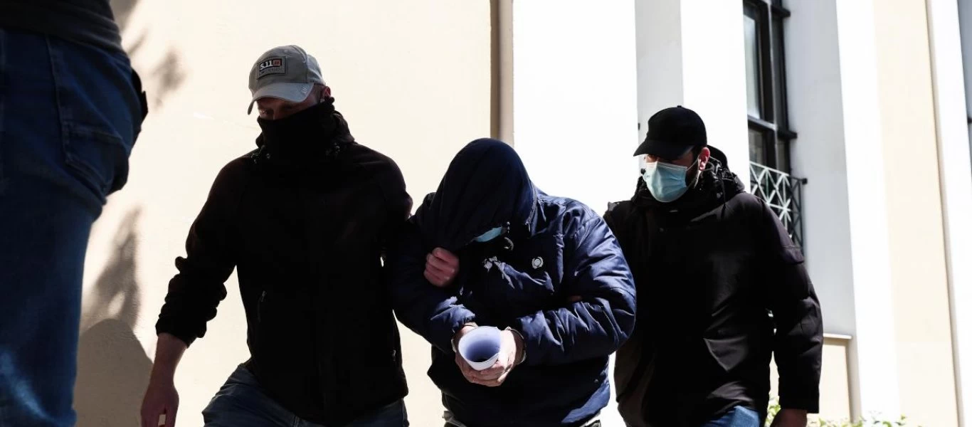 Ληστεία στις θυρίδες τράπεζας: Τα τέσσερα πρόσωπα που έχουν μπει στο «μικροσκόπιο» των ερευνών